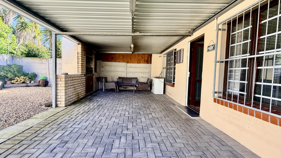 2 Bedroom Property for Sale in Sherwood Eastern Cape